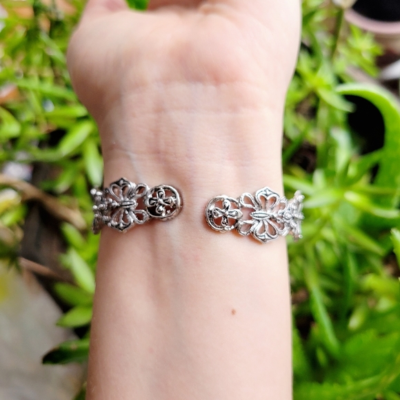 Classic Geneva Quartz Silver Marcasite Cuff Tonneau Barrel Watch - Picture 8 of 9